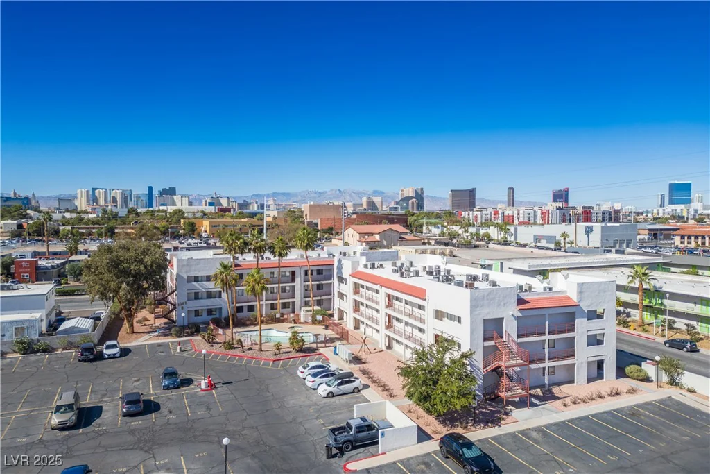 1381 University, Las Vegas, NV 89119