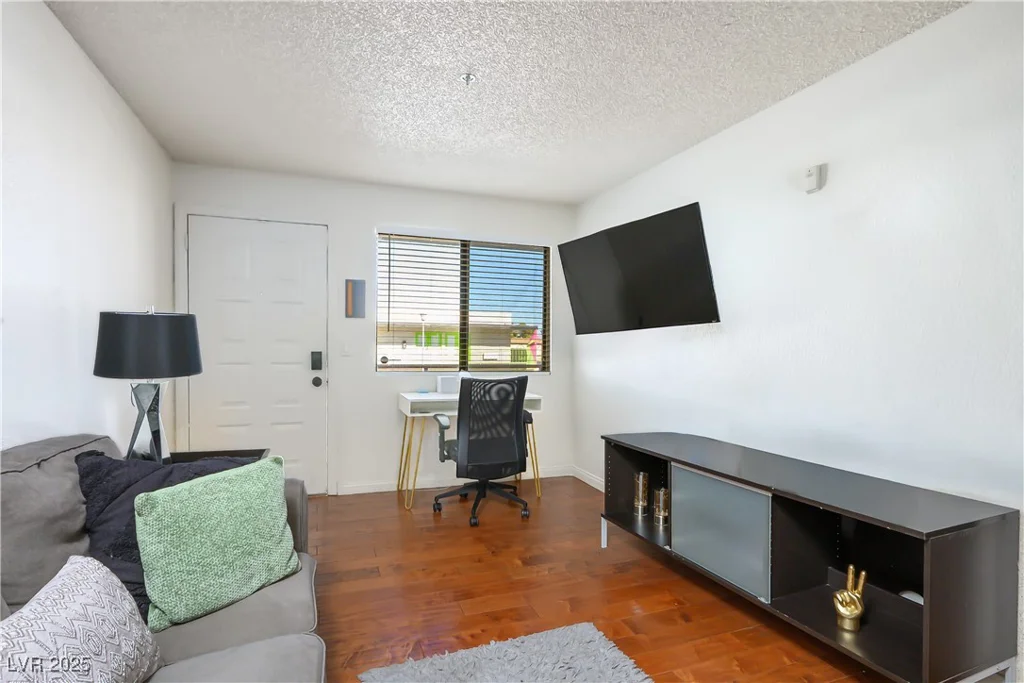 1381 University, Las Vegas, NV 89119