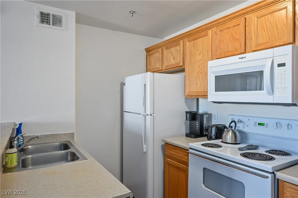 1381 University, Las Vegas, NV 89119