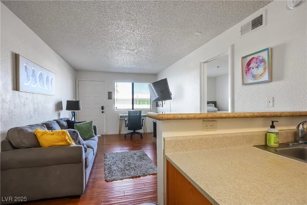 1381 University, Las Vegas, NV 89119