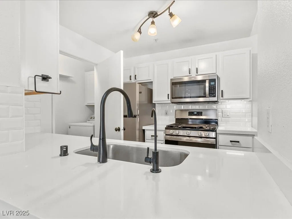 950 Seven Hills, Henderson, NV 89052