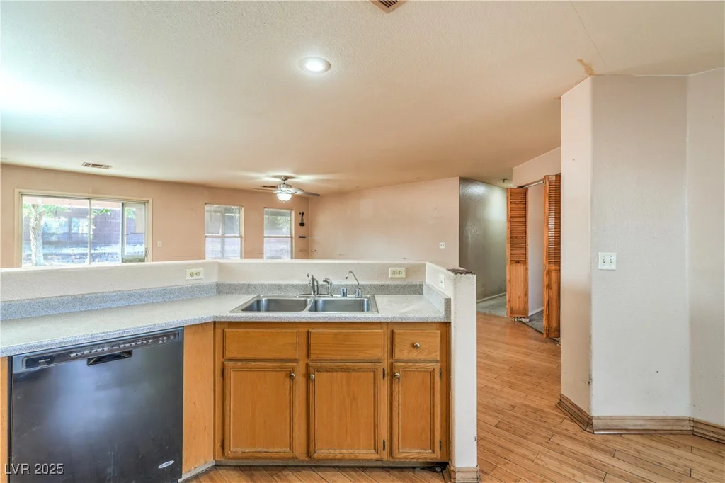 4105 Hollis, North Las Vegas, NV 89032