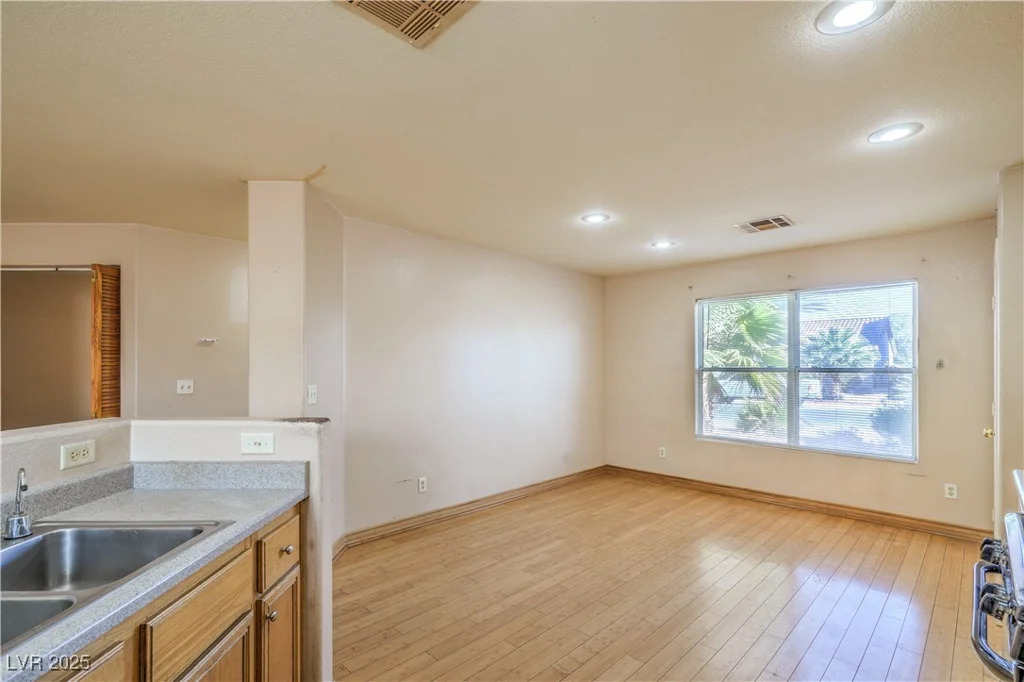4105 Hollis, North Las Vegas, NV 89032