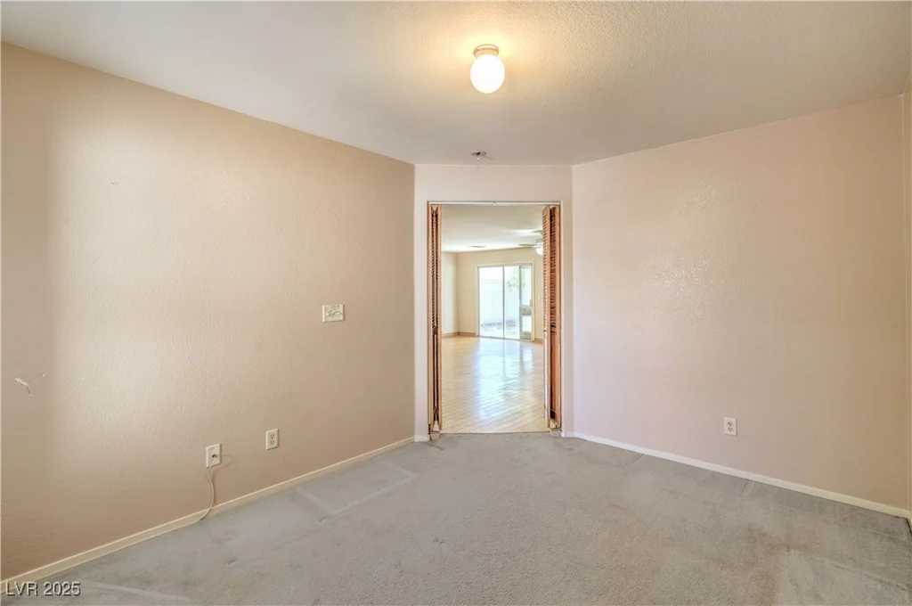 4105 Hollis, North Las Vegas, NV 89032