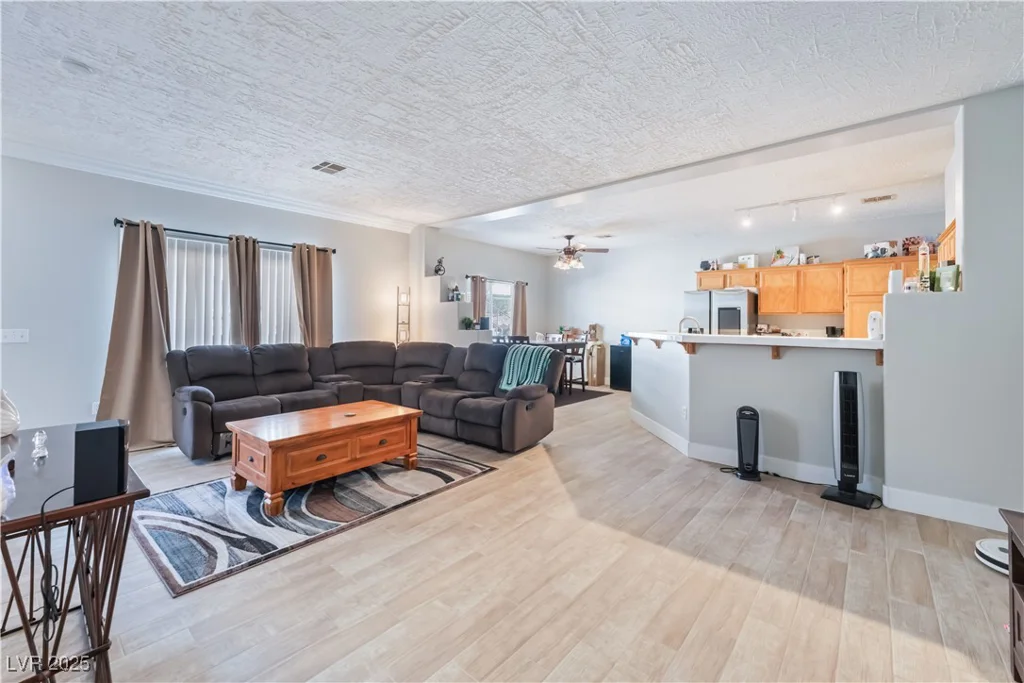 2050 Los Feliz, Las Vegas, NV 89156