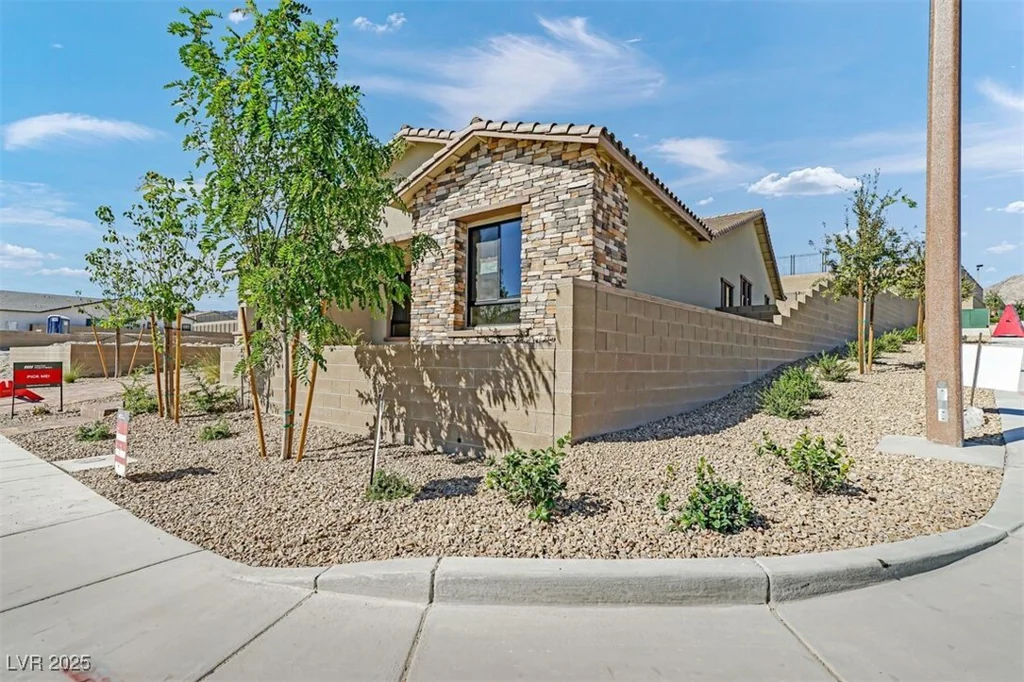 669 Stowell, Las Vegas, NV 89138