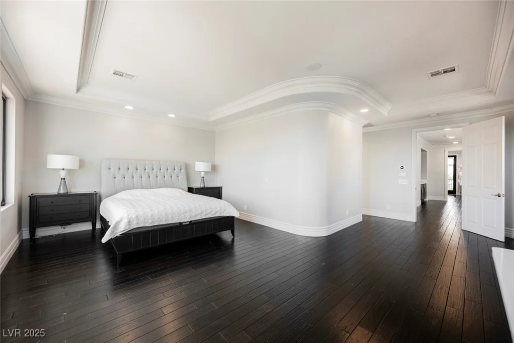 2486 Grassy Spring, Las Vegas, NV 89135
