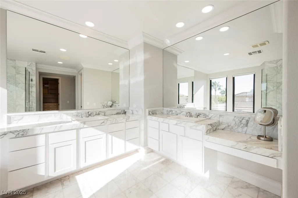 2486 Grassy Spring, Las Vegas, NV 89135