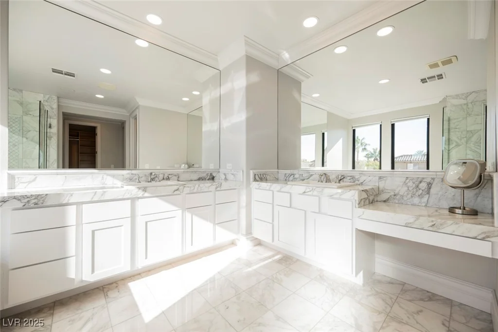 2486 Grassy Spring, Las Vegas, NV 89135