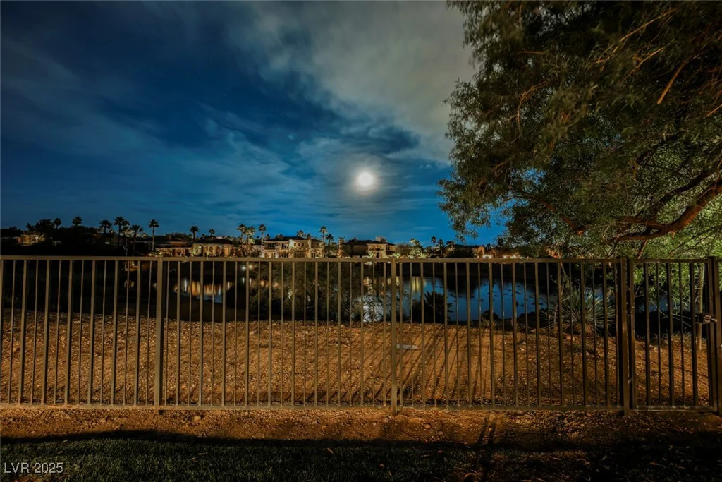 2486 Grassy Spring, Las Vegas, NV 89135