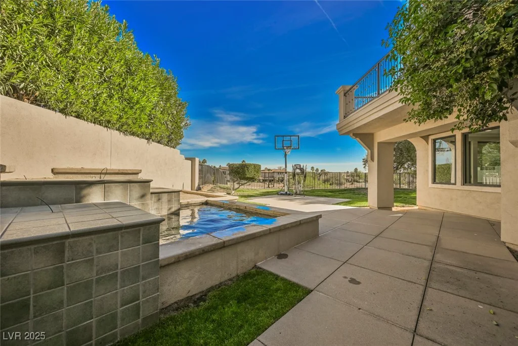 2486 Grassy Spring, Las Vegas, NV 89135