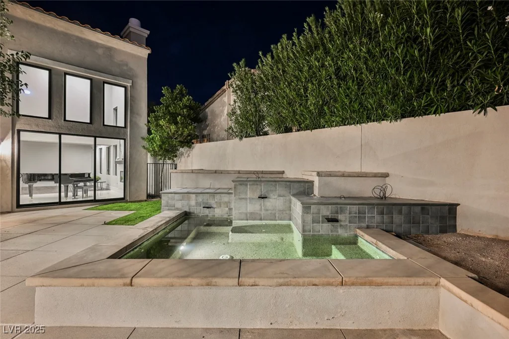 2486 Grassy Spring, Las Vegas, NV 89135