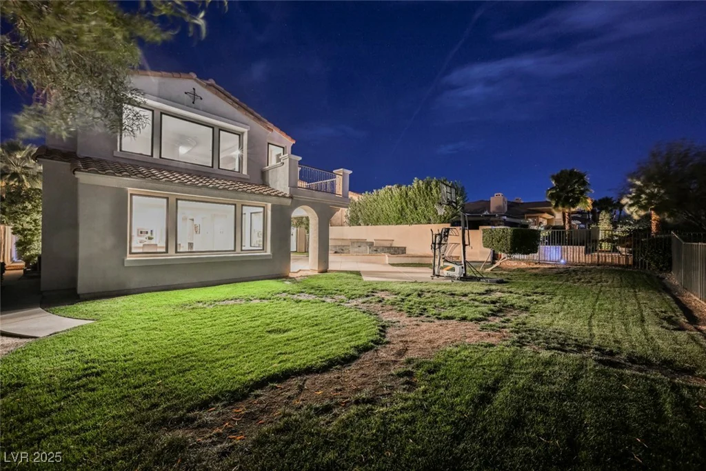 2486 Grassy Spring, Las Vegas, NV 89135