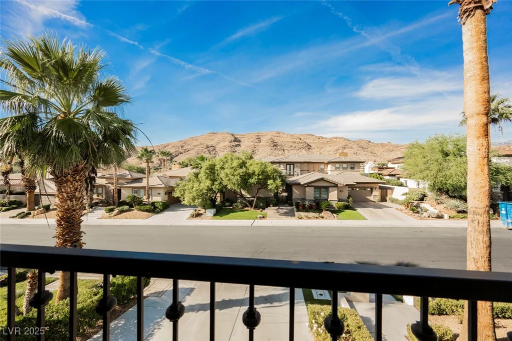 2486 Grassy Spring, Las Vegas, NV 89135