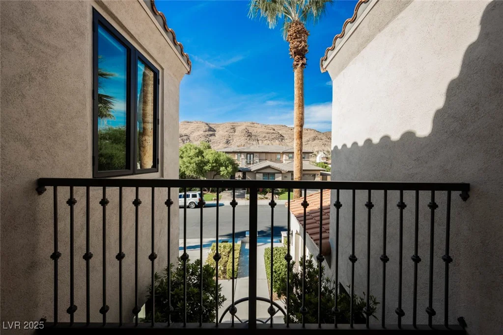 2486 Grassy Spring, Las Vegas, NV 89135