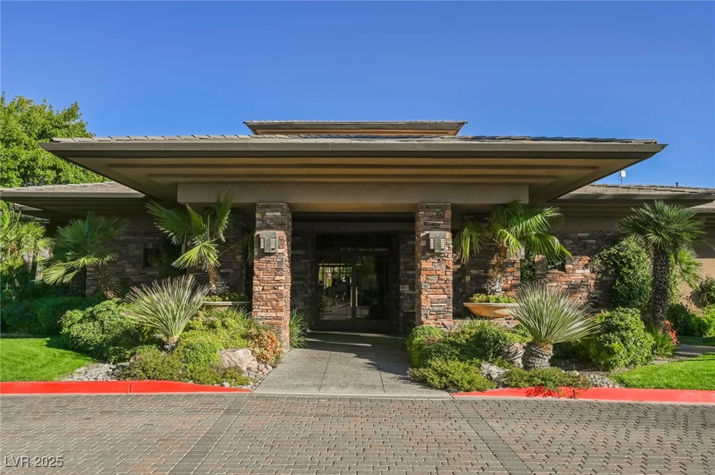 2486 Grassy Spring, Las Vegas, NV 89135