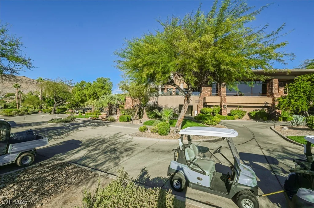 2486 Grassy Spring, Las Vegas, NV 89135