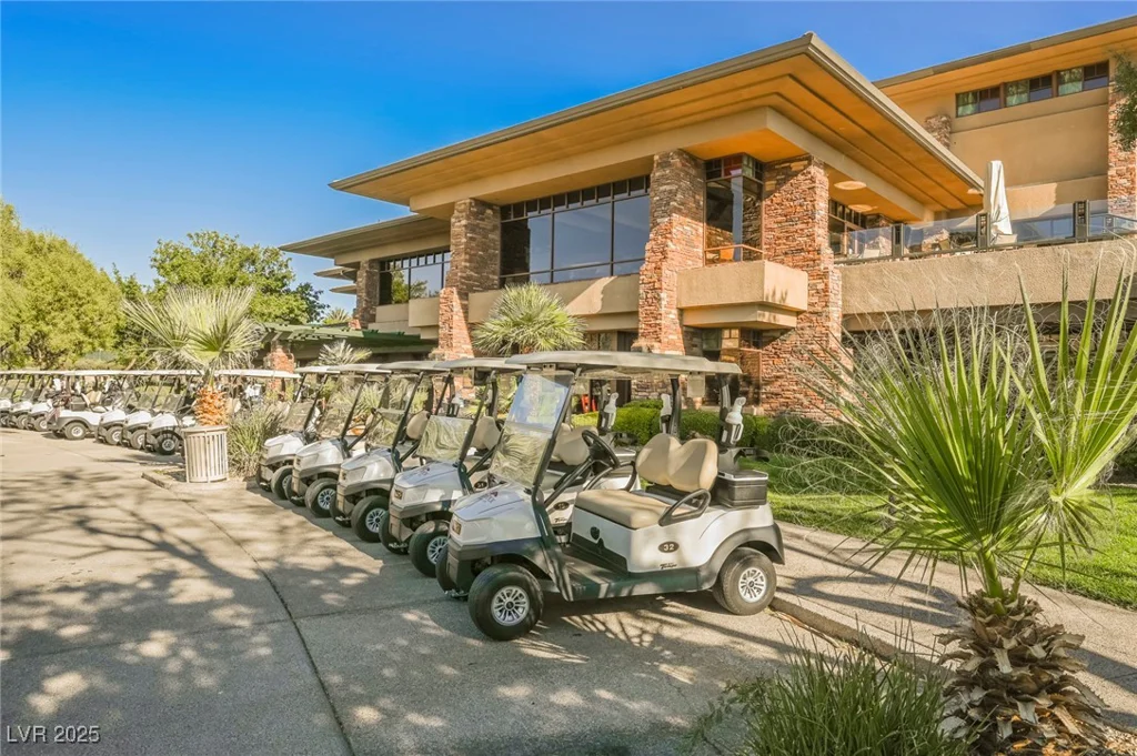 2486 Grassy Spring, Las Vegas, NV 89135