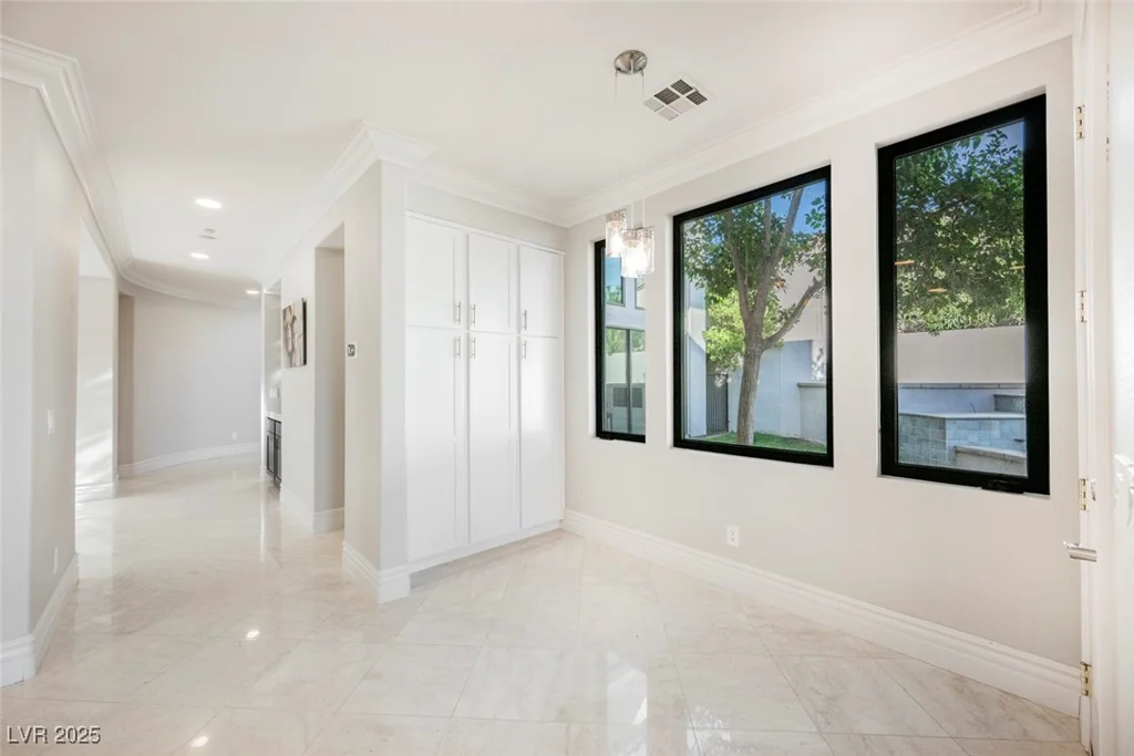 2486 Grassy Spring, Las Vegas, NV 89135