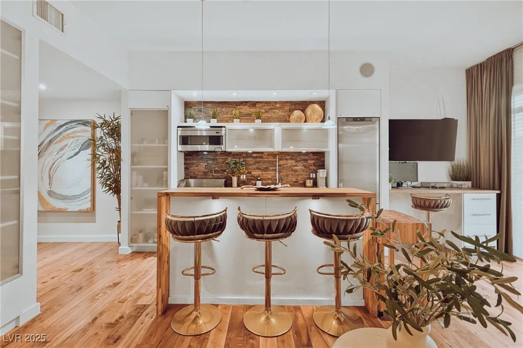 3111 Bel Air, Las Vegas, NV 89109