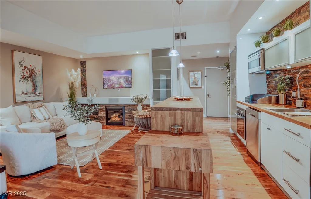3111 Bel Air, Las Vegas, NV 89109