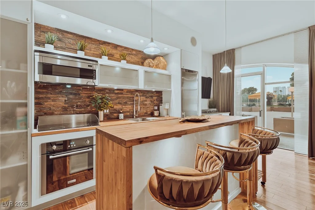 3111 Bel Air, Las Vegas, NV 89109