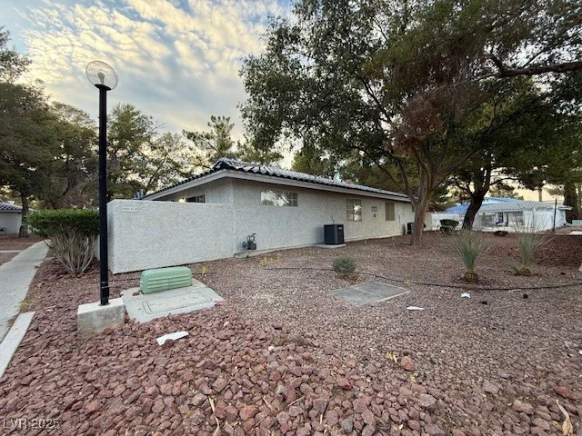 2121 Chertsey, Las Vegas, NV 89108