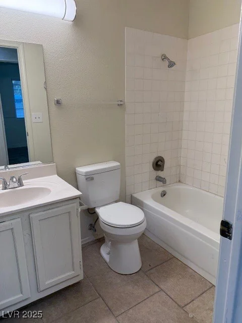 2121 Chertsey, Las Vegas, NV 89108