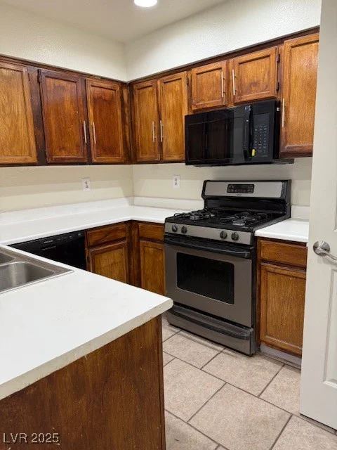 2121 Chertsey, Las Vegas, NV 89108