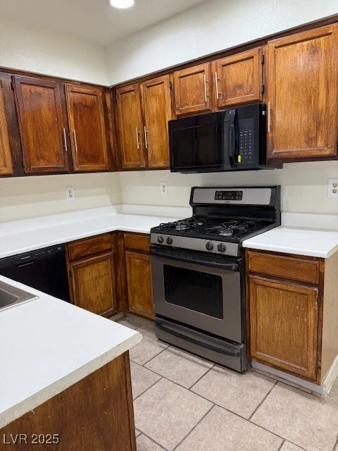 2121 Chertsey, Las Vegas, NV 89108
