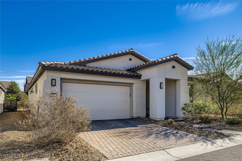 116 Lake Oasis, Henderson, NV 89011