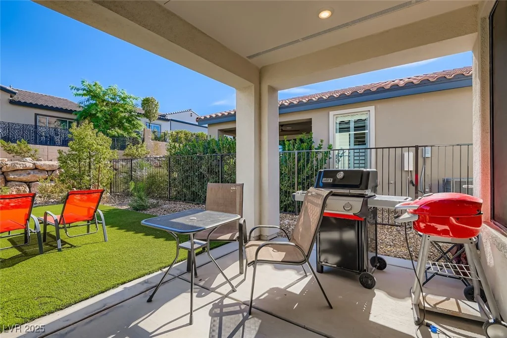 116 Lake Oasis, Henderson, NV 89011