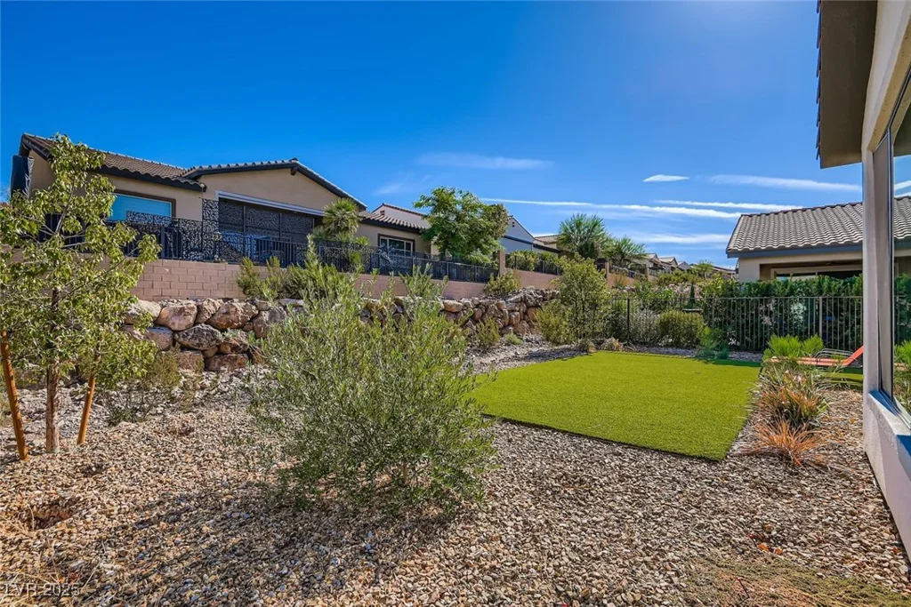 116 Lake Oasis, Henderson, NV 89011