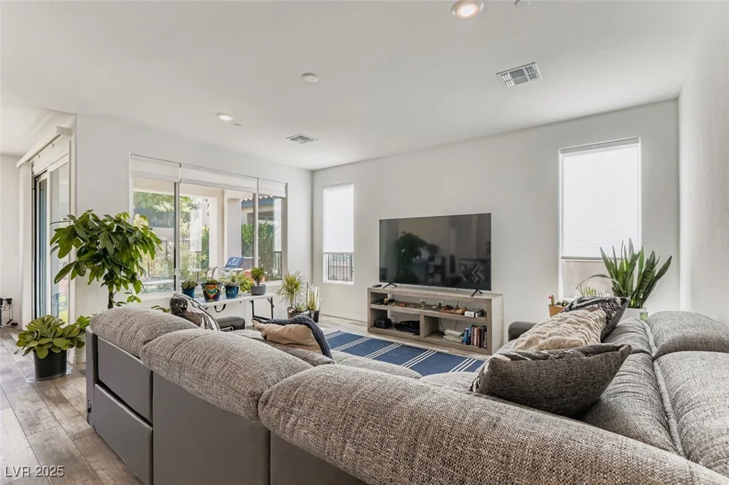 116 Lake Oasis, Henderson, NV 89011