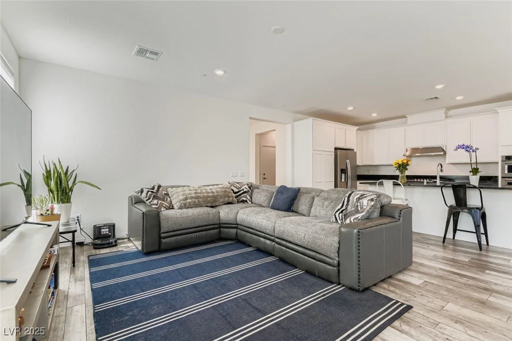 116 Lake Oasis, Henderson, NV 89011