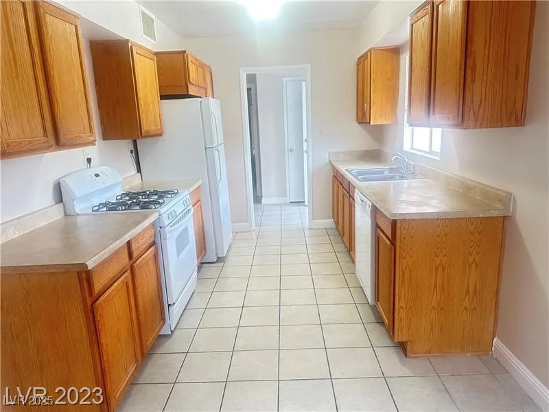2013 Bracken, Las Vegas, NV 89104