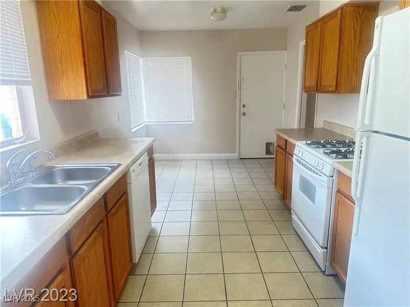 2013 Bracken, Las Vegas, NV 89104