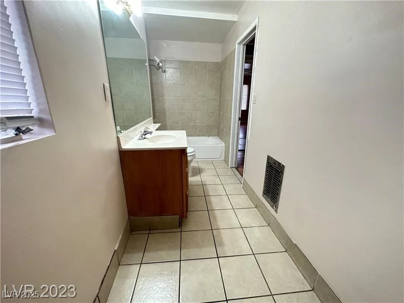 2013 Bracken, Las Vegas, NV 89104