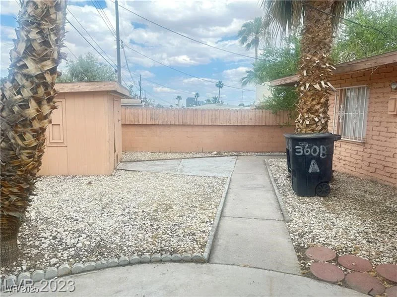 2013 Bracken, Las Vegas, NV 89104