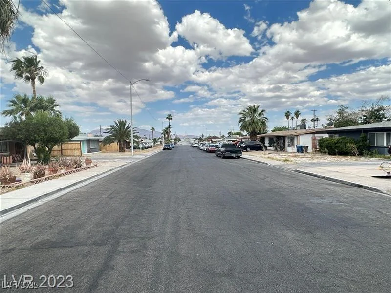 2013 Bracken, Las Vegas, NV 89104
