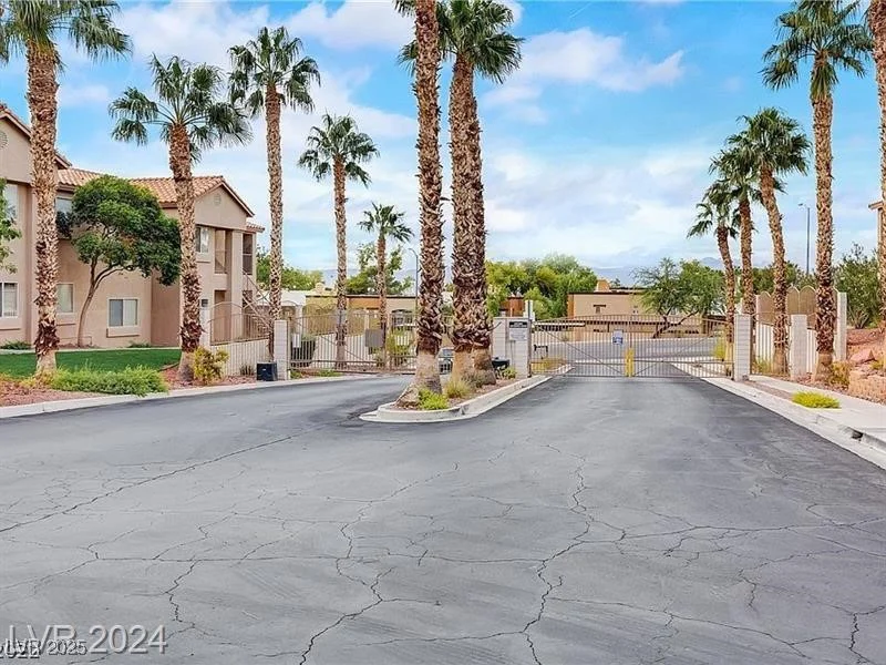 2110 Los Feliz, Las Vegas, NV 89156