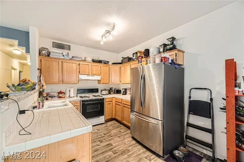 2110 Los Feliz, Las Vegas, NV 89156