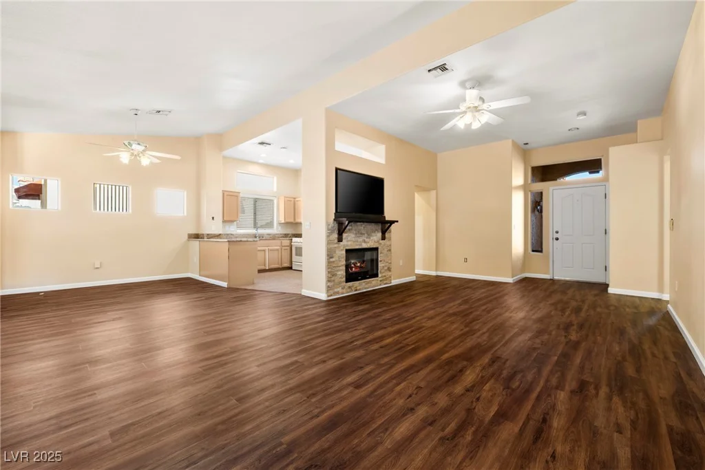 2009 Emery, Las Vegas, NV 89134