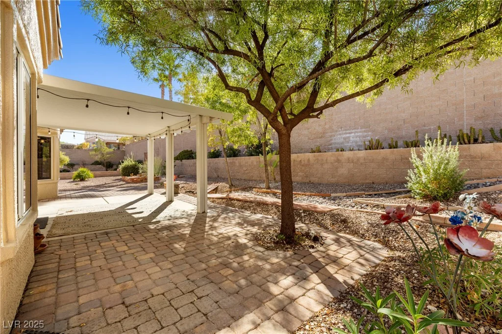 2009 Emery, Las Vegas, NV 89134