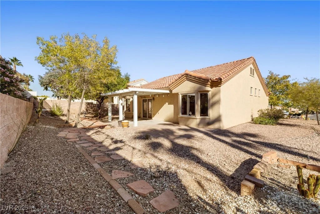 2009 Emery, Las Vegas, NV 89134