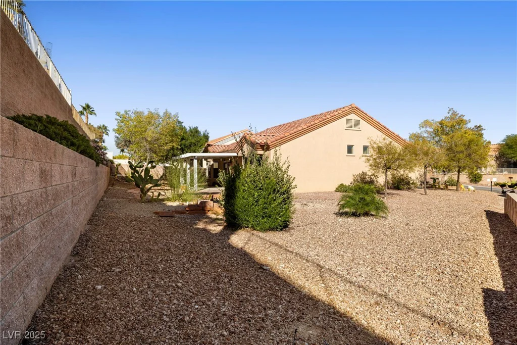 2009 Emery, Las Vegas, NV 89134