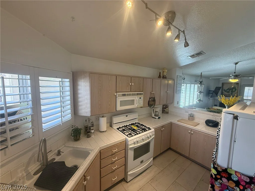 557 Yacht Harbor, Las Vegas, NV 89145