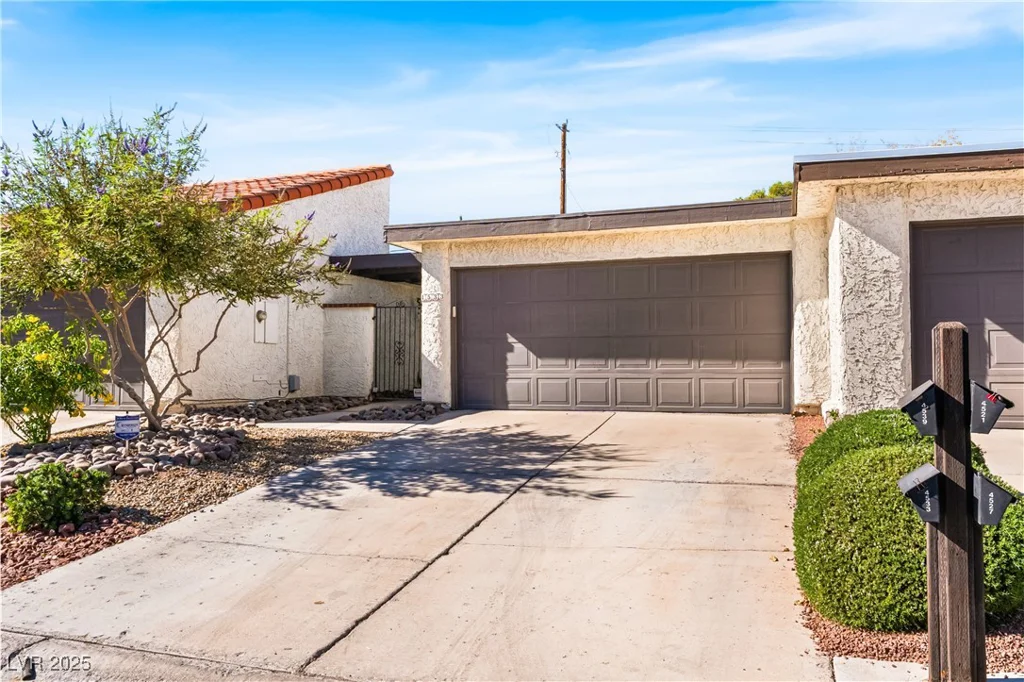 4533 Madreperla, Las Vegas, NV 89121