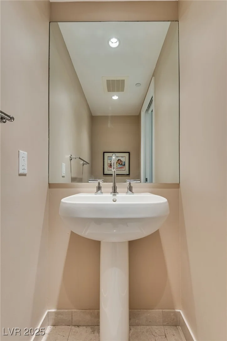 322 Karen, Las Vegas, NV 89109