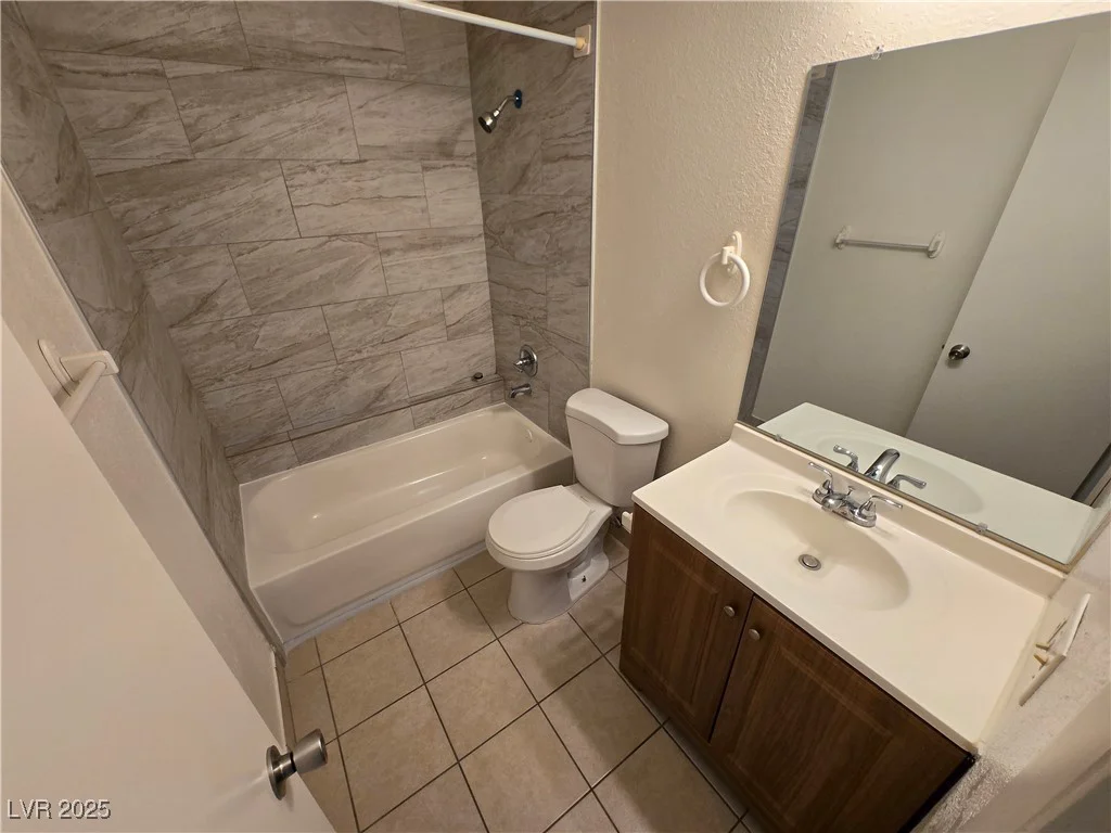 4300 Lamont, Las Vegas, NV 89115